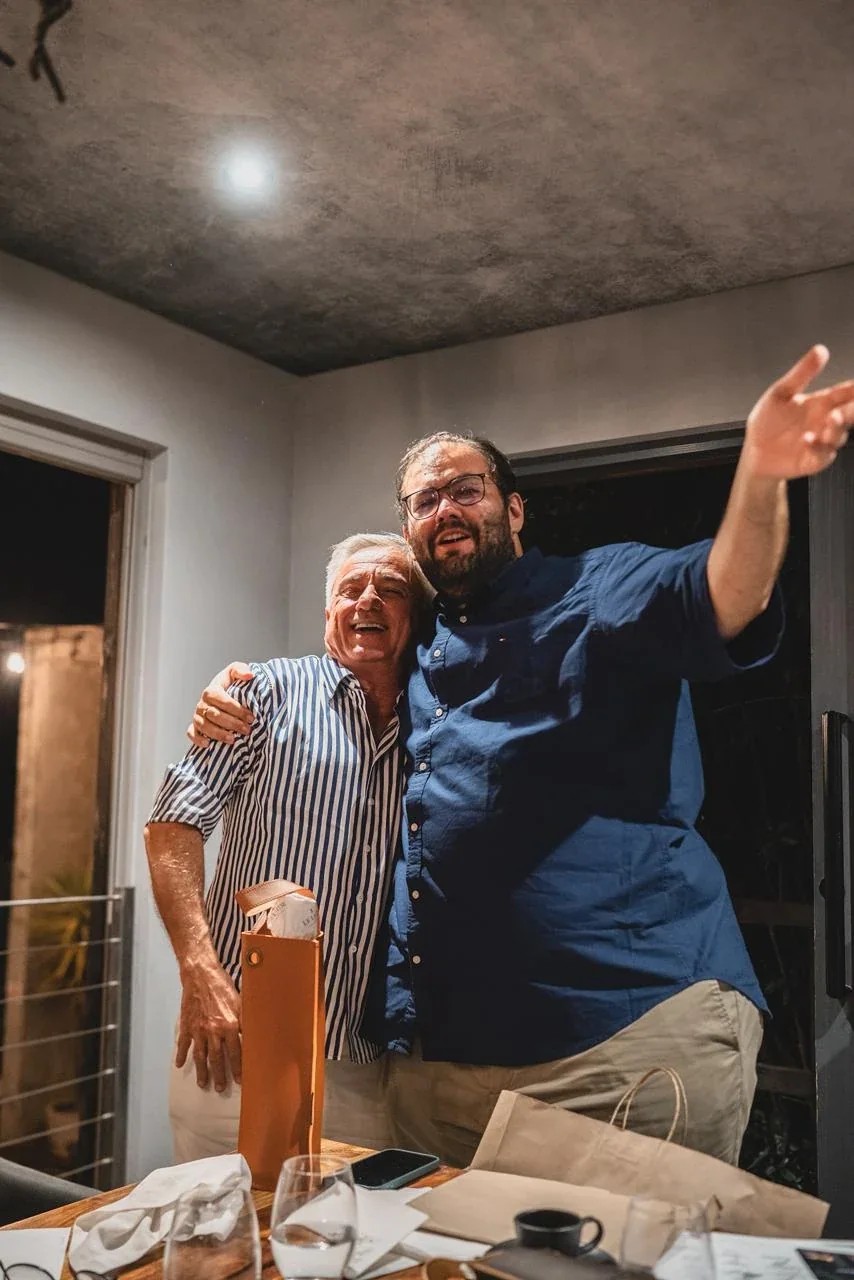 Victor Barros em um encontro à mesa, acervo WCE
